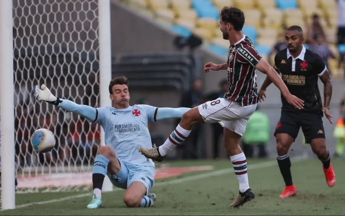 jogo agitado, partida emocionante, confronto intenso