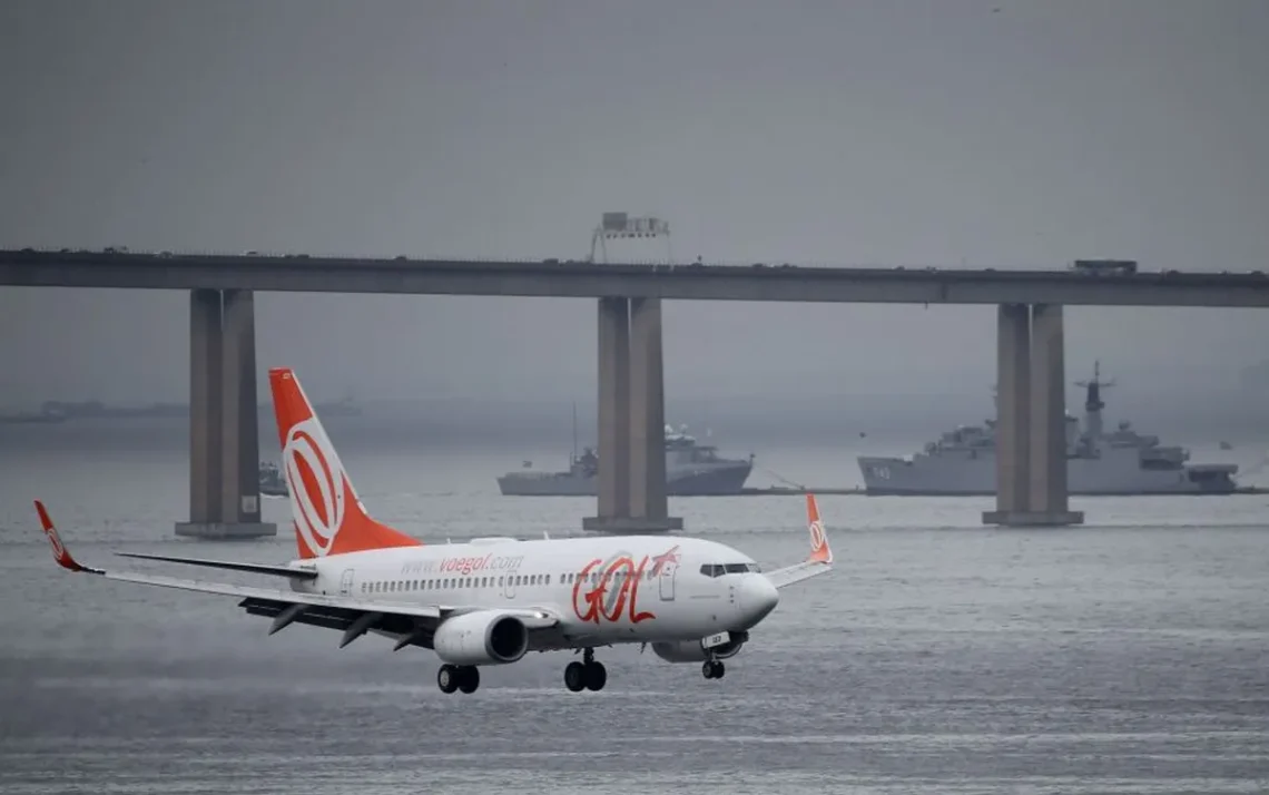 empresa aérea, companhia aérea;