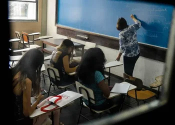 Educação;